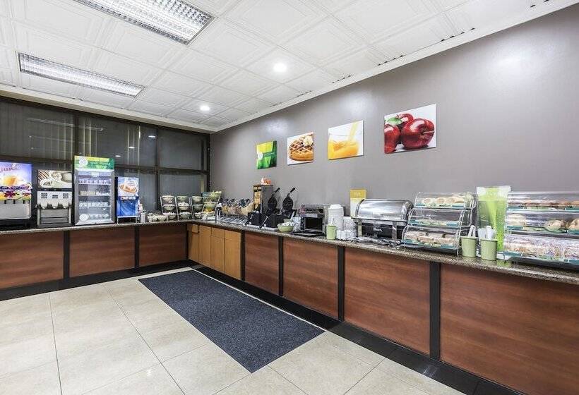 호텔 Quality Inn & Suites Los Angeles Airport Lax