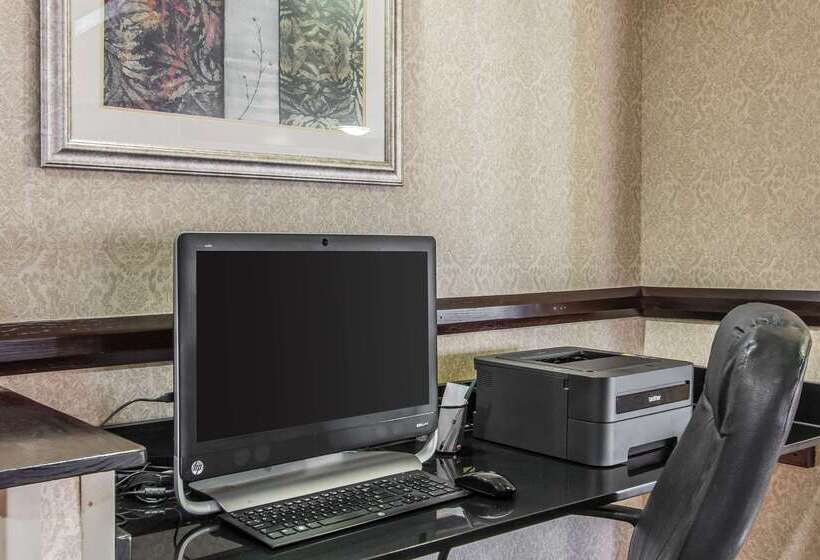 Отель Quality Inn & Suites Memphis East