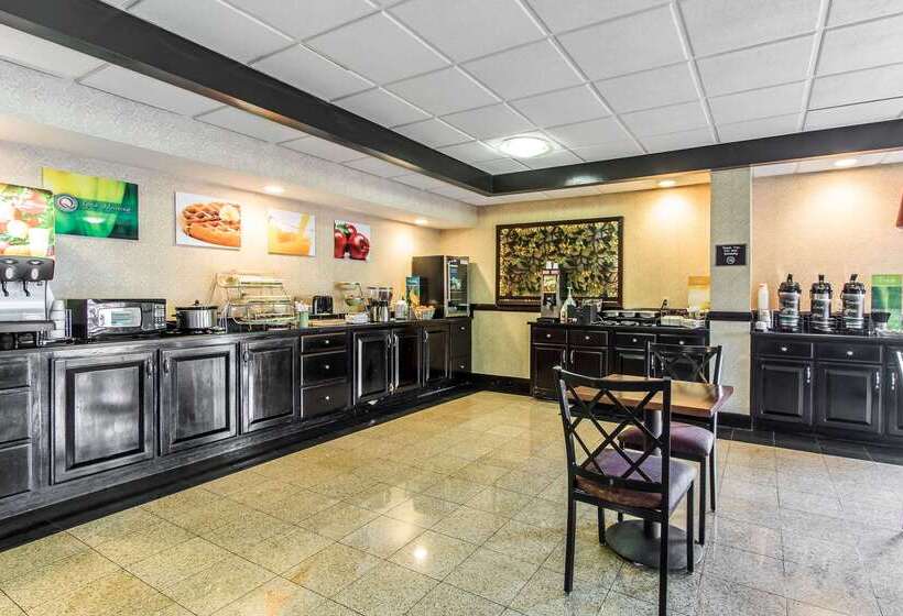 Отель Quality Inn & Suites Memphis East