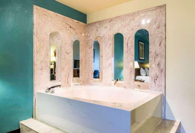 Отель Quality Inn & Suites Memphis East