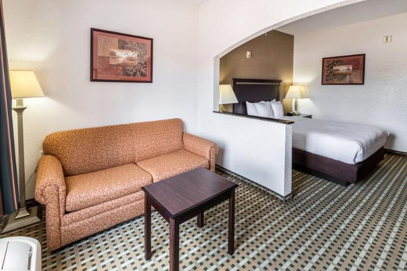 فندق Quality Suites Burleson   Ft Worth
