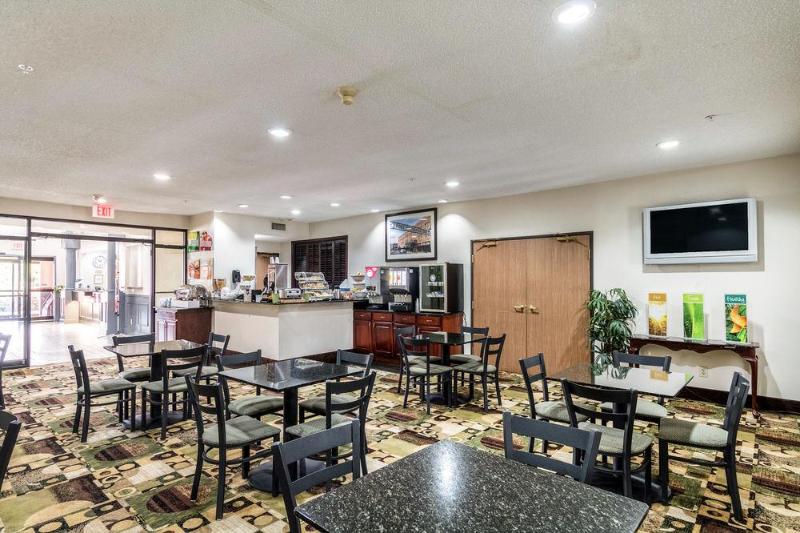 فندق Quality Suites Burleson   Ft Worth