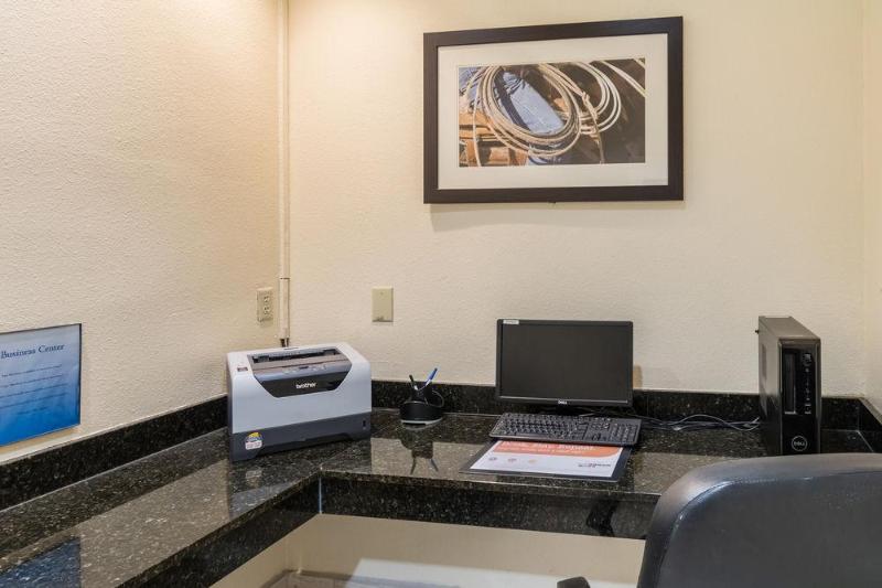 فندق Quality Suites Burleson   Ft Worth