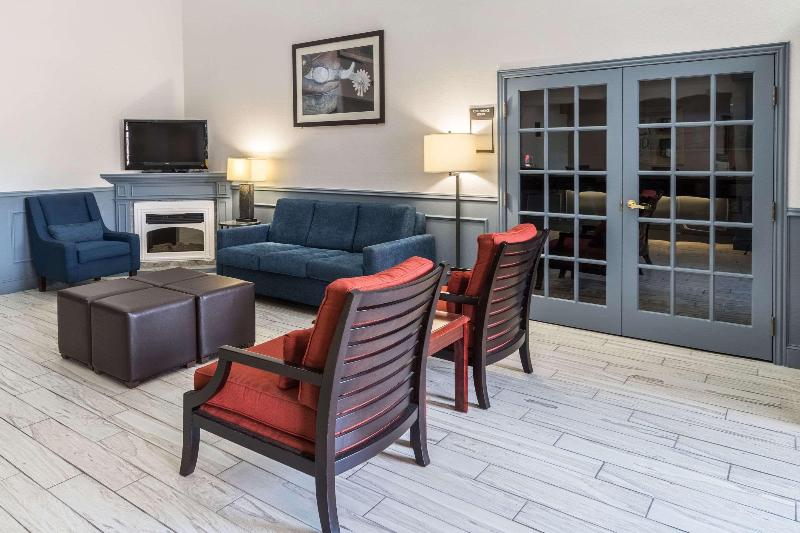 فندق Quality Suites Burleson   Ft Worth