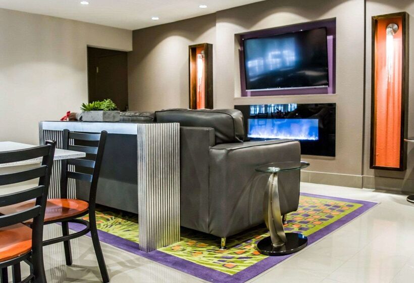 בית מלון כפרי Quality Suites Fort Myers Airport I 75