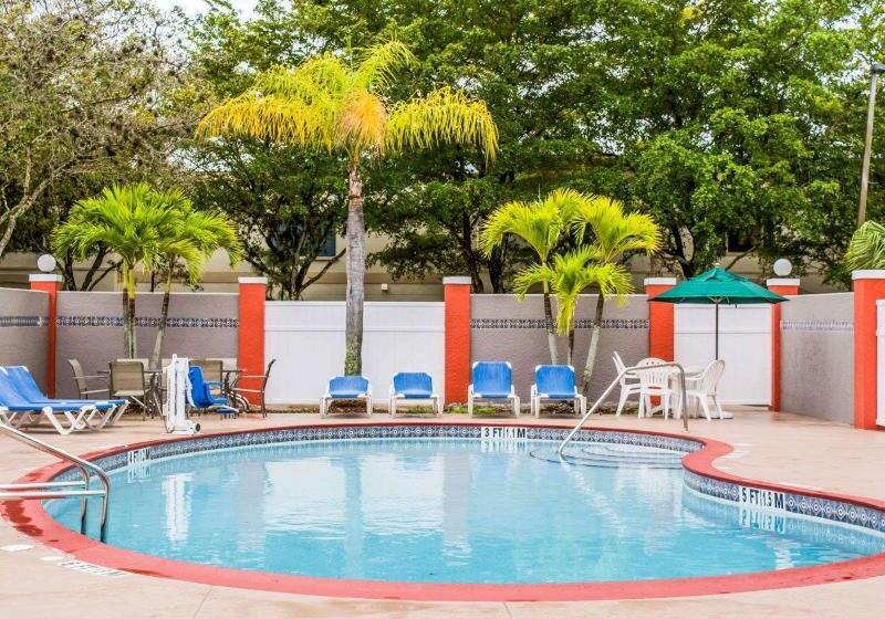 בית מלון כפרי Quality Suites Fort Myers Airport I 75