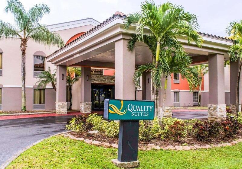 בית מלון כפרי Quality Suites Fort Myers Airport I 75