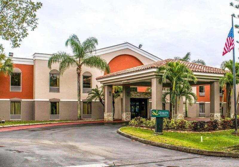 בית מלון כפרי Quality Suites Fort Myers Airport I 75