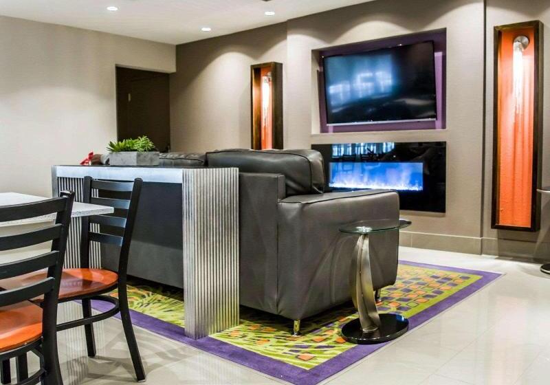 בית מלון כפרי Quality Suites Fort Myers Airport I 75