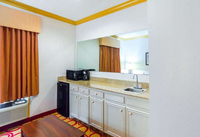 فندق Quality Suites