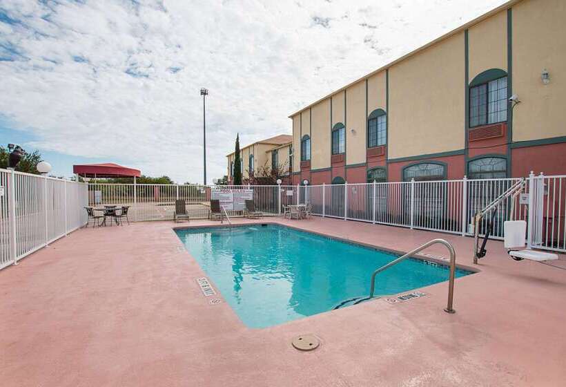 فندق Quality Suites