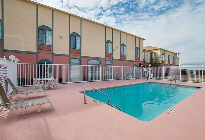 فندق Quality Suites