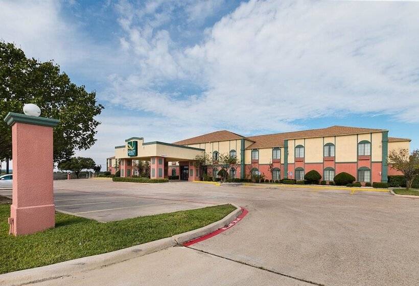 فندق Quality Suites