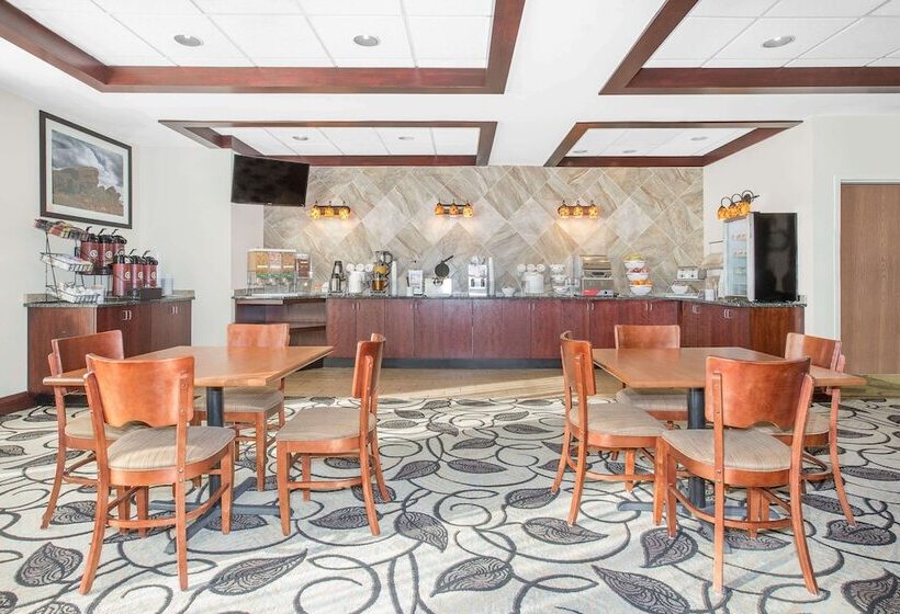 فندق Ramada By Wyndham Denver International Airport