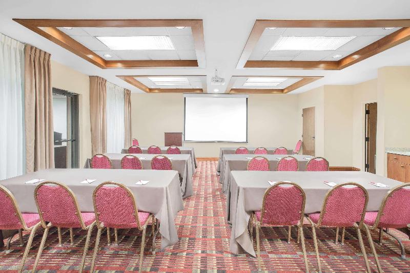 فندق Ramada By Wyndham Denver International Airport