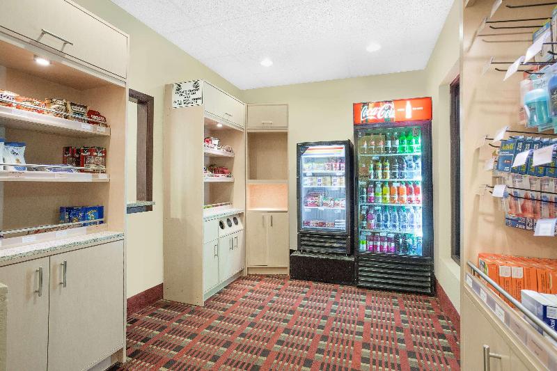 فندق Ramada By Wyndham Denver International Airport