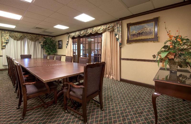 Отель Red Roof Inn & Suites Albany, Ga