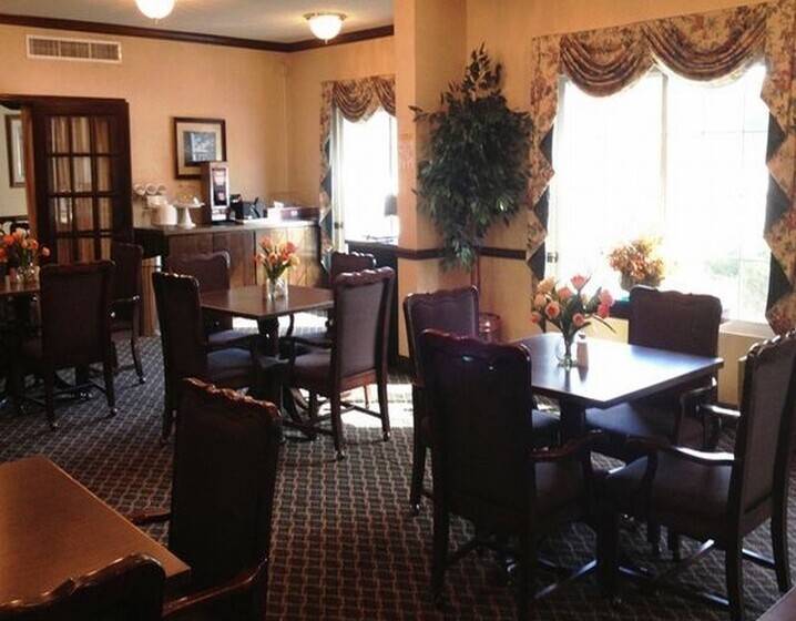 Отель Red Roof Inn & Suites Albany, Ga