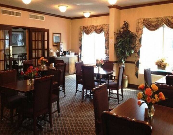 Отель Red Roof Inn & Suites Albany, Ga