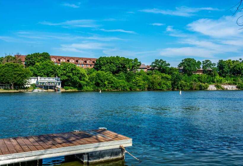 Riverview Inn & Suites, Ascend Hotel Collection