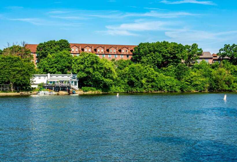 Riverview Inn & Suites, Ascend Hotel Collection