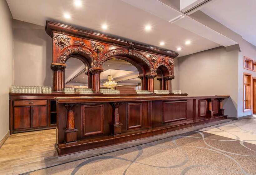 Riverview Inn & Suites, Ascend Hotel Collection