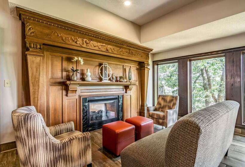 Riverview Inn & Suites, Ascend Hotel Collection