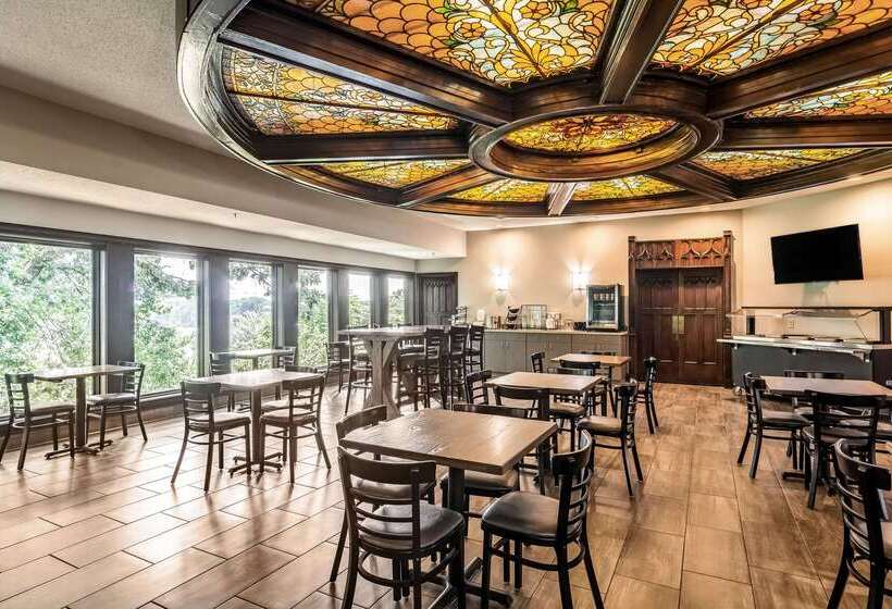 Riverview Inn & Suites, Ascend Hotel Collection