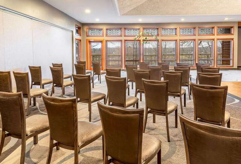 Riverview Inn & Suites, Ascend Hotel Collection