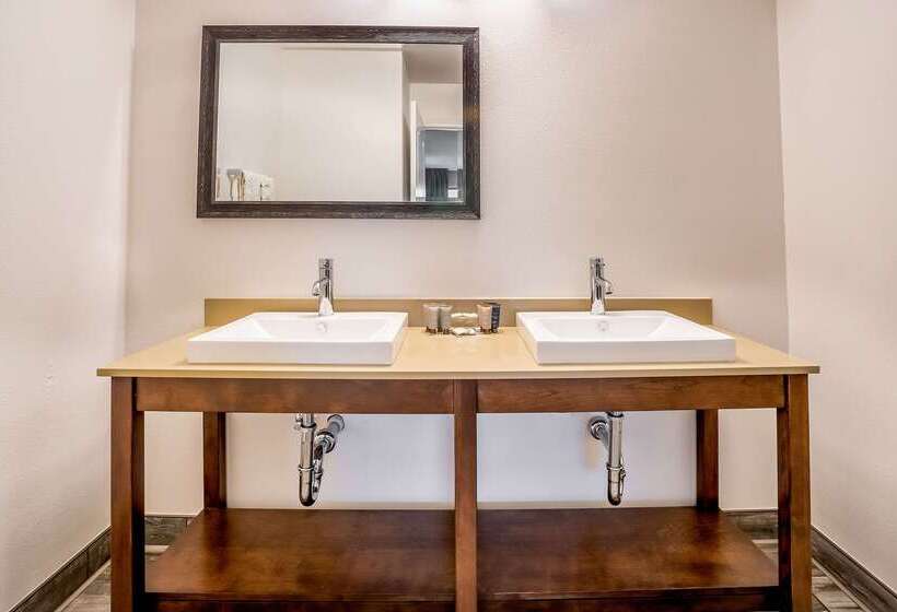 Riverview Inn & Suites, Ascend Hotel Collection