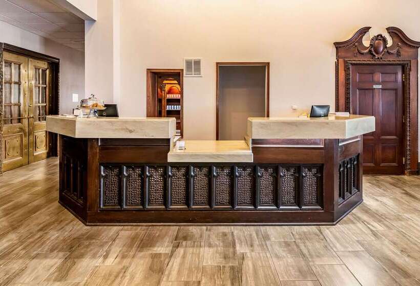 Riverview Inn & Suites, Ascend Hotel Collection