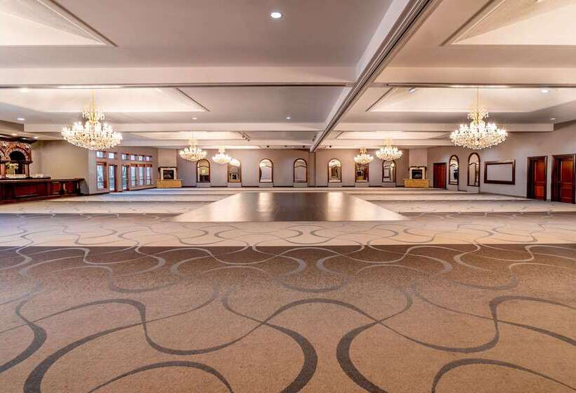 Riverview Inn & Suites, Ascend Hotel Collection