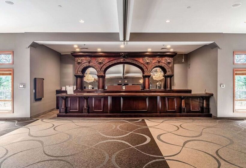 Riverview Inn & Suites, Ascend Hotel Collection