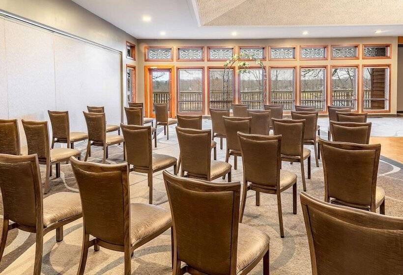 Riverview Inn & Suites, Ascend Hotel Collection