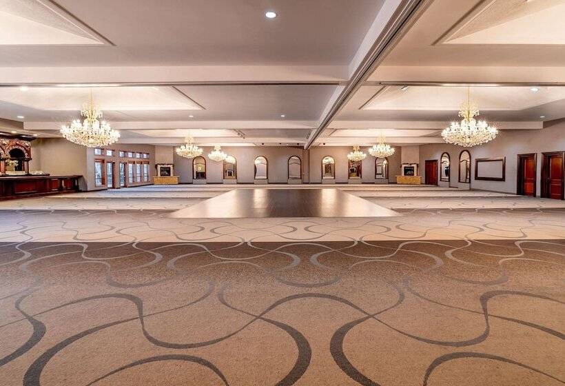 Riverview Inn & Suites, Ascend Hotel Collection