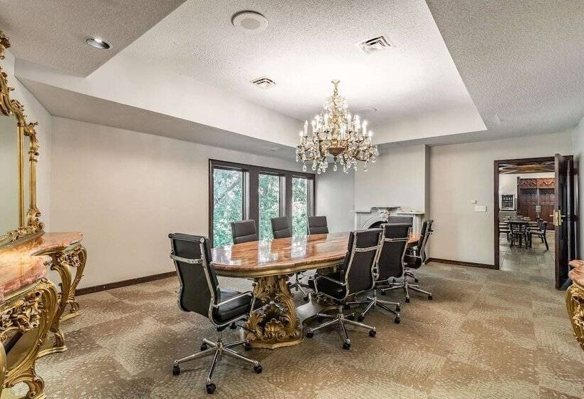 Riverview Inn & Suites, Ascend Hotel Collection