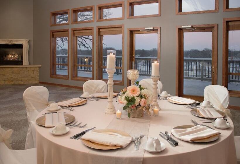 Riverview Inn & Suites, Ascend Hotel Collection