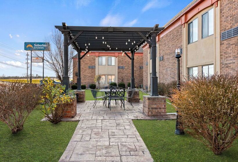 בית מלון כפרי Suburban Studios Kansas City Airport North