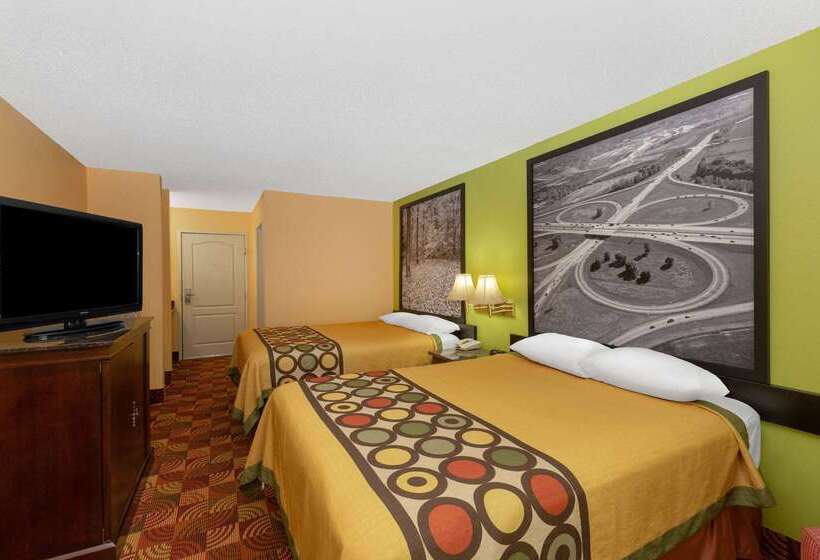 فندق Super 8 By Wyndham Lake Of The Ozarks