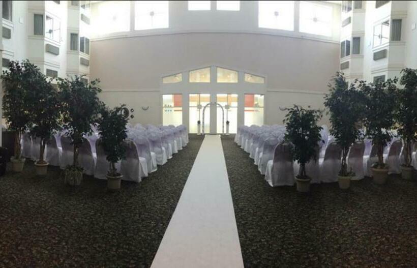 Отель Comstock Inn & Conference Center