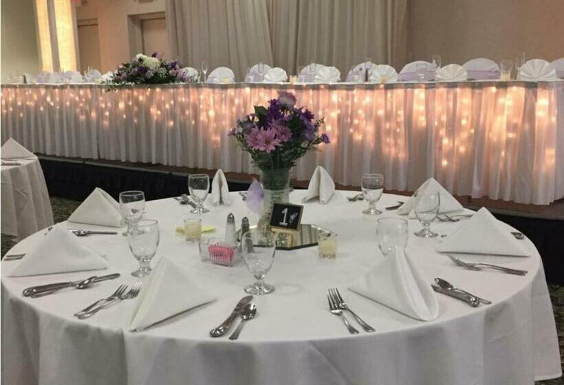 Отель Comstock Inn & Conference Center