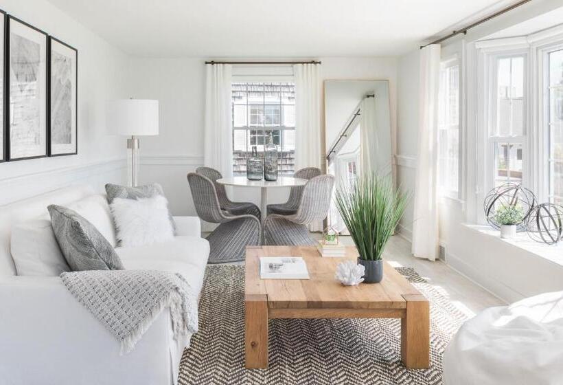 בית מלון כפרי The Coonamessett