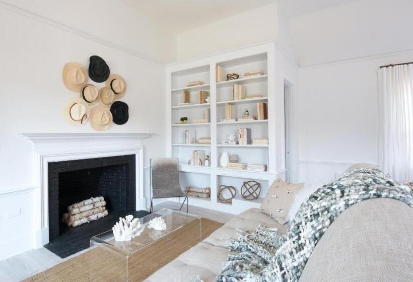 בית מלון כפרי The Coonamessett