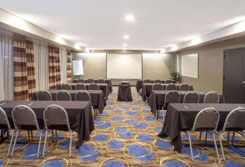 هتل Wyndham Garden Fort Wayne