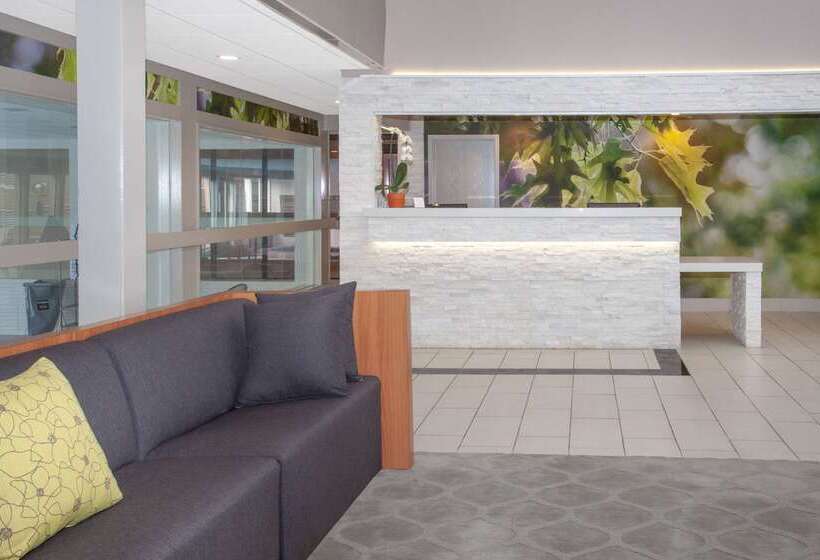 هتل Wyndham Garden Fort Wayne