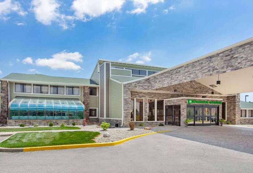 هتل Wyndham Garden Fort Wayne