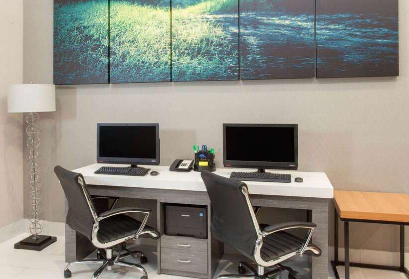 هتل Wyndham Garden Fort Wayne