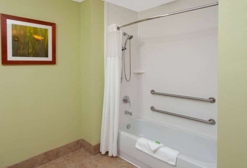 هتل Wyndham Garden Fort Wayne