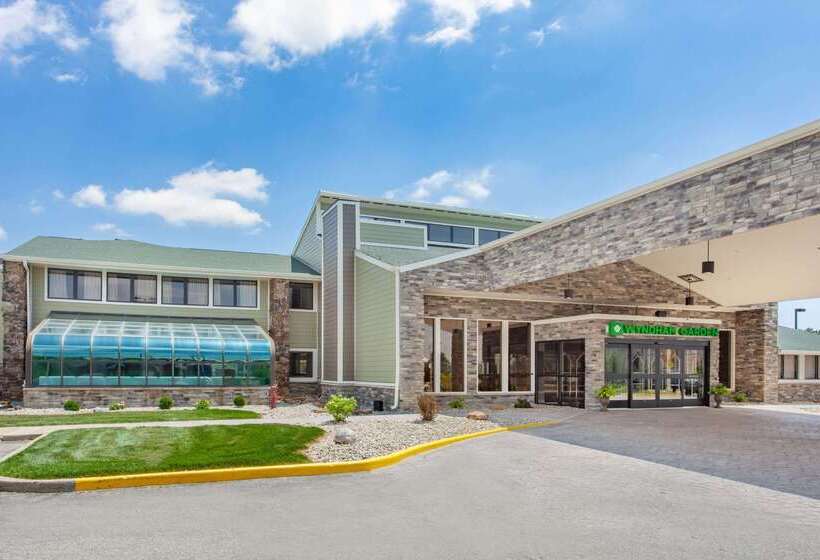 هتل Wyndham Garden Fort Wayne
