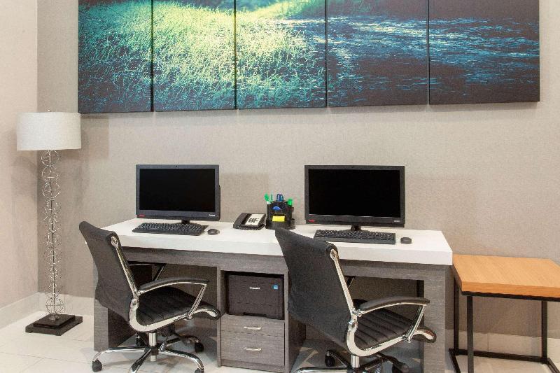 هتل Wyndham Garden Fort Wayne